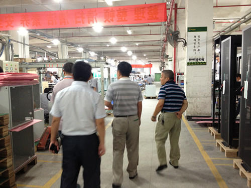 中航領(lǐng)導(dǎo)視察華技樣板線(xiàn) 肯定成效共商發(fā)展新策略