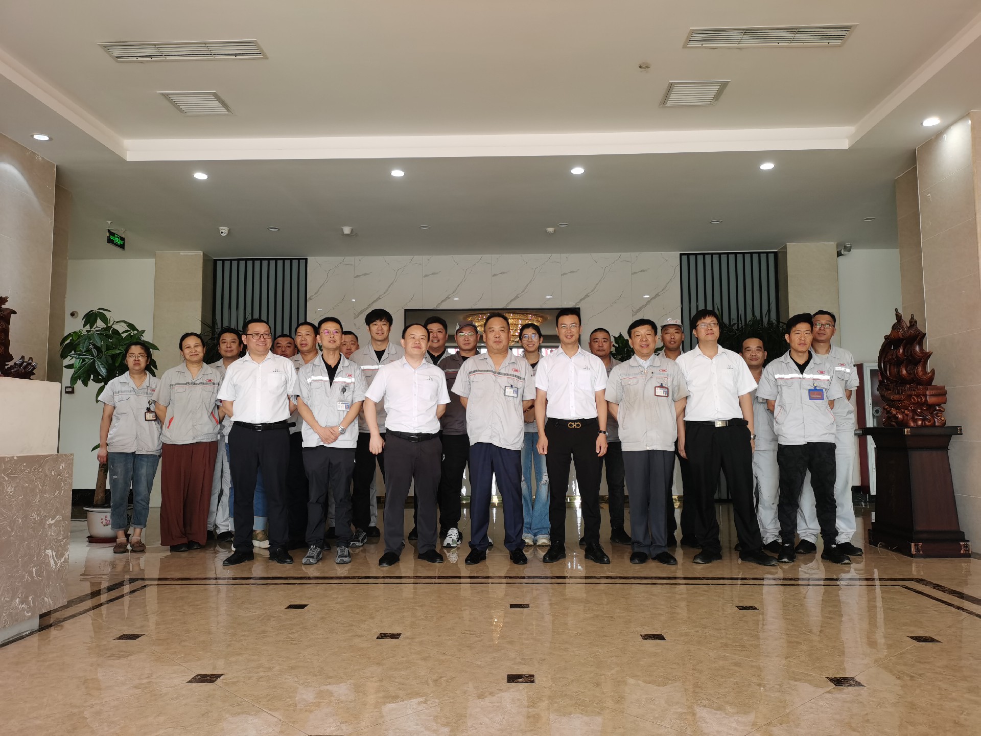 1693376674555839.jpg 合影.jpg